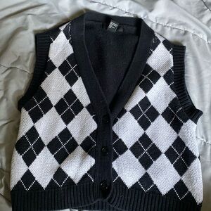 Black and white forever 21 no sleeve vest